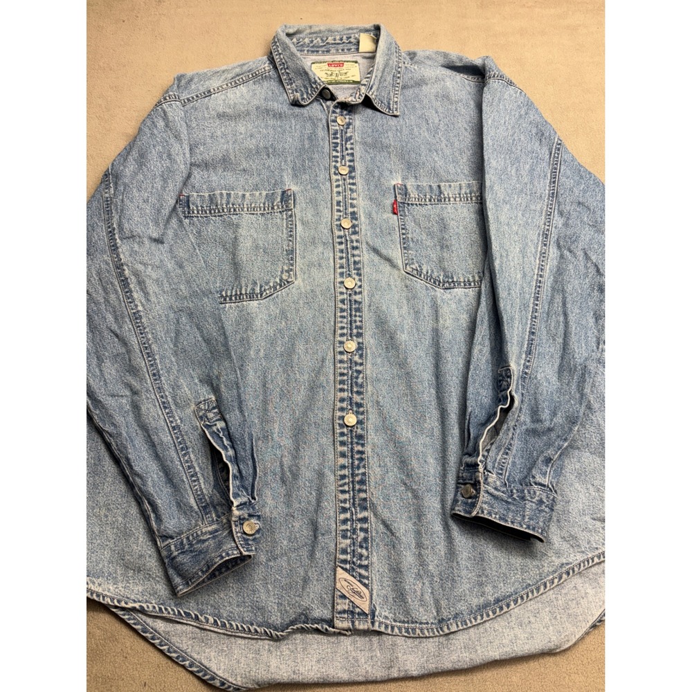 Vintage Levis Denim Shirt Light Wash Graphic Back Logo Mens Large Button Down